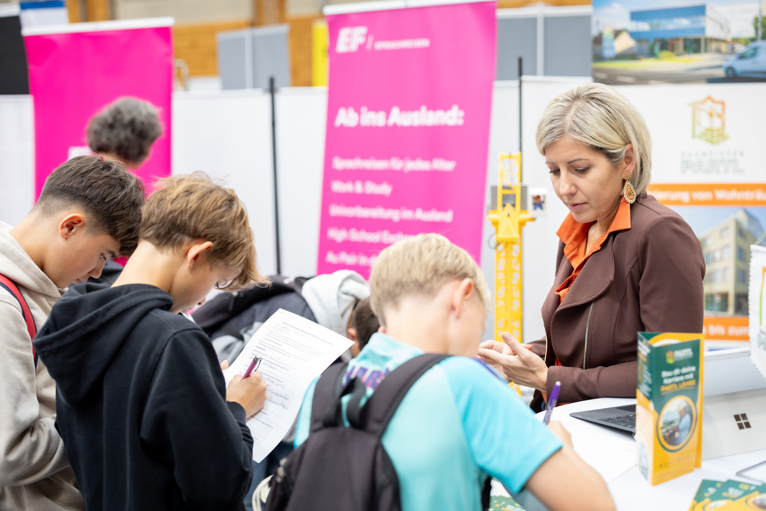 Erklärung am Messestand